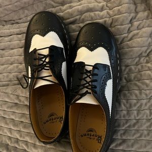 Black and white Dr Martens Oxford wingtips platform size 9